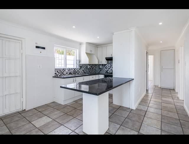 4 BEDROOM FREESTANDING RENTED IN TABLE VIEW